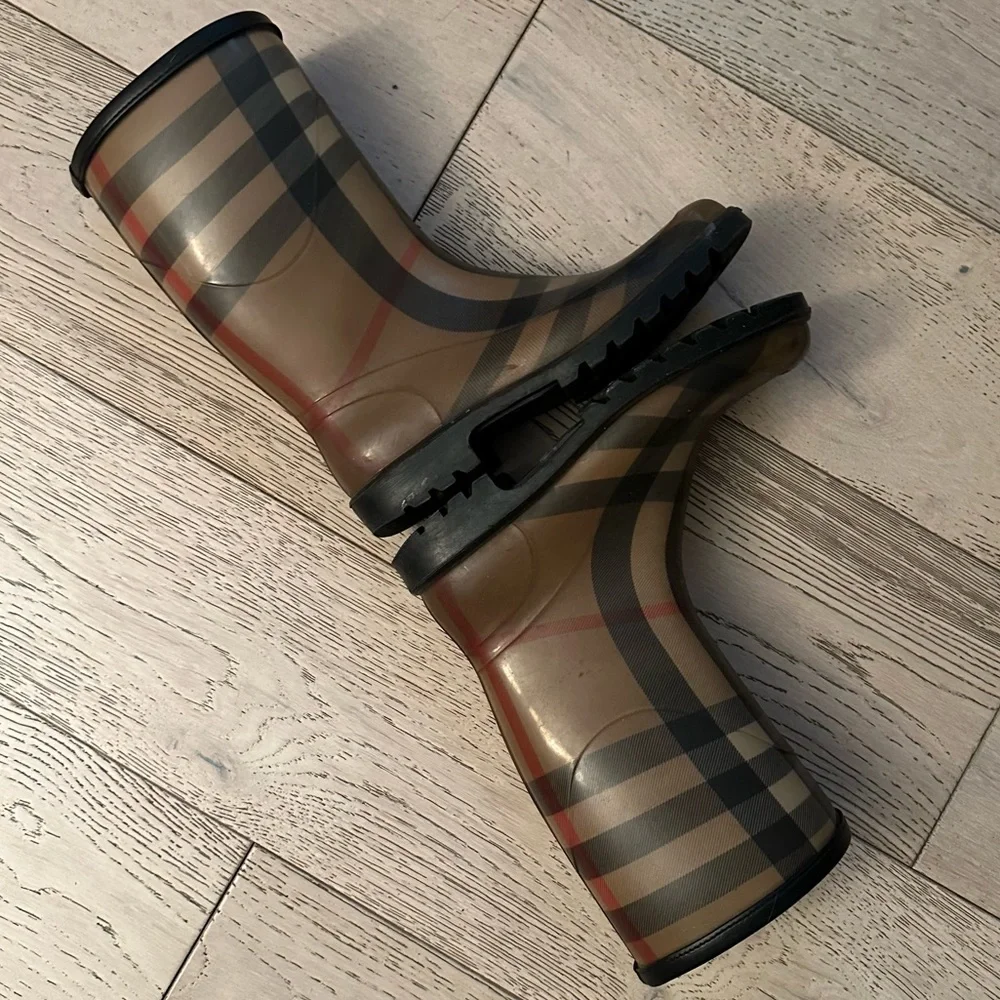 BURBERRY MID CALF CLASSIC NOVA CHECK PLAID RUBBER RAINBOOTS SIZE 36 / 6 - Picture 7 of 12